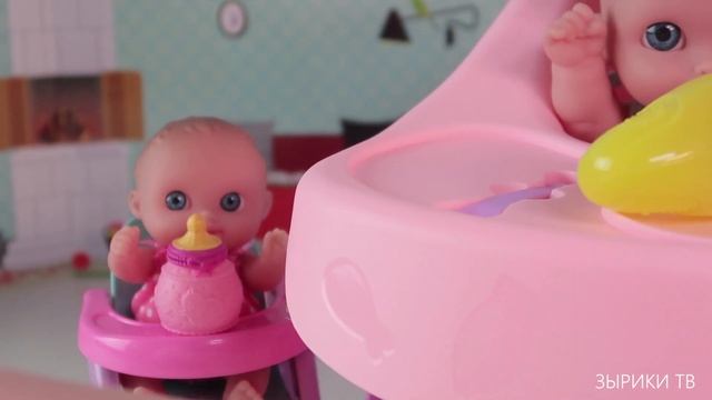 Куклы Пупсики БОЛЬШОЙ И МАЛЕНЬКИЙ/видео для малышей/кушаем мороженое/катаемся на велосипеде/Зырики