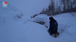 Одиночная экстремальная поездка на снегоходе в горы. Нашёл избу под снегом.