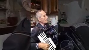 Армянская песня про жизнь в исполнении дедушки. Смотреть всем!