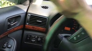 Стук при повороте руля avensis
