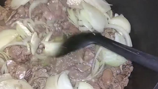 Деликатес. Нежные сердечки и печень цыплёнка. Ну очень вкусно. смотреть онлайн