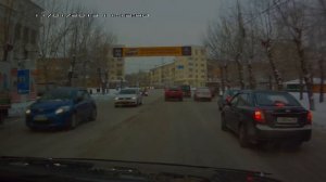 X6 по встречке на красный