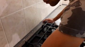 Как установить плинтус?! Плинтус на столешню СВОИМИ РУКАМИ