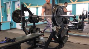 Впереди "Кубок сибири" Жим с резиной 100кг