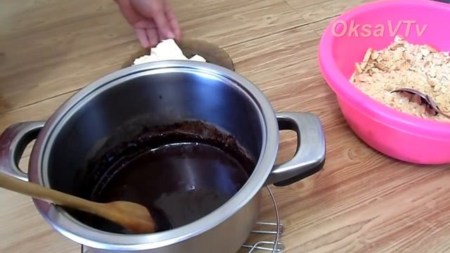 Шоколадная кондитерская колбаска. Chocolate pastry sausage.
