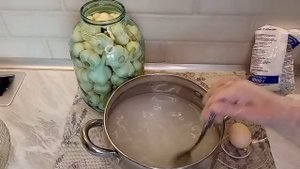Маринованный (солёный) чеснок на зиму. Быстрый и очень простой рецепт.