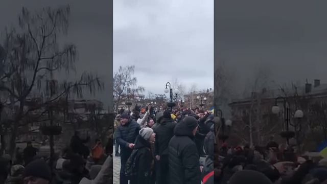 Митинг в Бердянске, который заняла армия России.