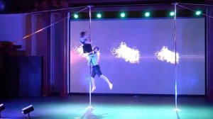 дуэт на пилоне