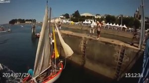 Аварийные ситуации - Столкновение с мостом - Швертбот течением затаскивает под мост