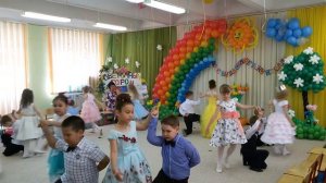 Танец парами на выпускной в детском саду Юнусова Лилия