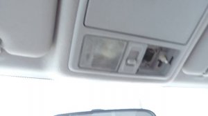 Замена лампы в плафоне авто