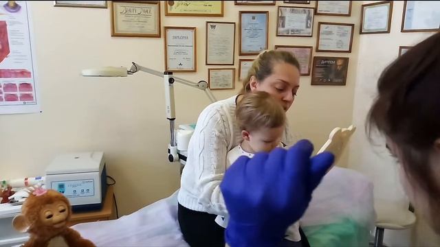 Прокол ушей без цензуры система Инвернесс, Не пистолет. Стерильно смотреть онлайн