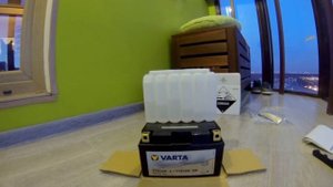Заправка аккумулятора VARTA. Как заправить аккумулятор электролитом.