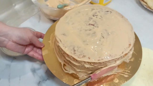 Вкусный тортик, подарки...друзья смотреть онлайн