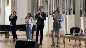 Группа «Республика» поет песню «Платье»