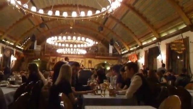 Баварцы пляшут.AVI смотреть онлайн