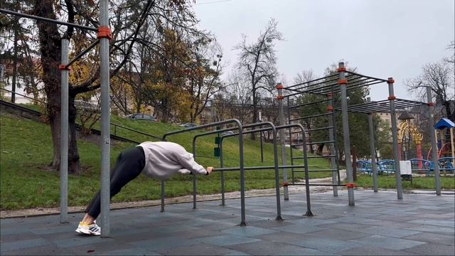 Трицепс за 20 хв з власною вагою смотреть онлайн