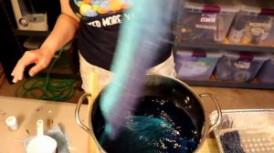 Dyeing Sparkly Iceberg Yarn