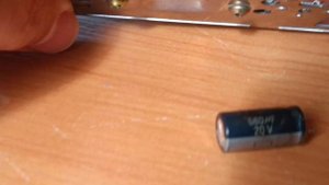 Необычный электролитический конденсатор. Блок питания видеомагнитофона Panasonic NV-L25