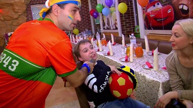 Дане 10 лет. Футбольная вечеринка и бармен шоу в Поляне Сказок смотреть онлайн