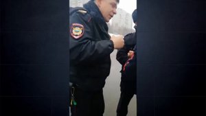БЕСПРЕДЕЛ РОССИЙСКАЯ ПОЛИЦИЯ. СОВЕТУЕМ ПОСМОТРЕТЬ ВСЕМ.МИГРАНТ