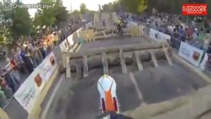 Езда на кроссовом мотоцикле