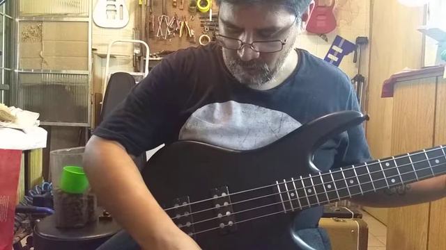 Baixo Ibanez GIO Soundgear Black смотреть онлайн