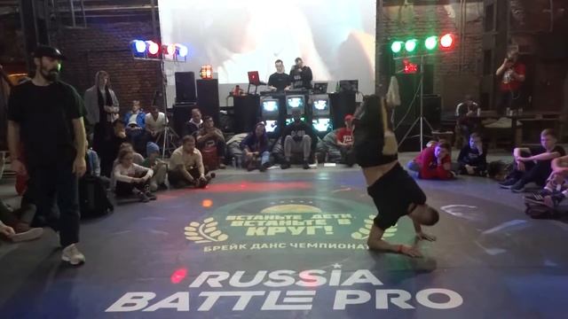 [pro] Crash vs Stepler (semi-final) / ВДВ круг / Russia Battle Pro смотреть онлайн