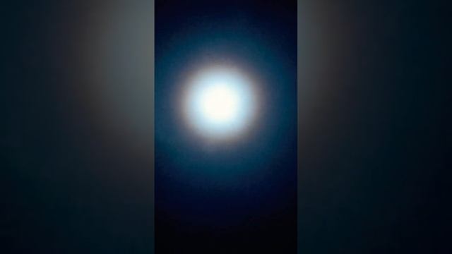 Камера плохая,но даже так видно что она очень красивая!28 Ноября 21:34#Луна#Полнаялуна#красиваялуна смотреть онлайн