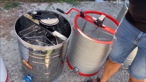 Выбор медогонки для откачки мёда. Как выбрать медогонку. Honey extractor