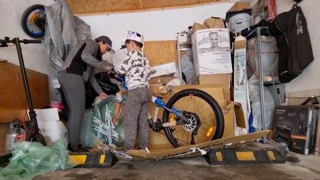 Unboxing Bike Cube Acid 240 Disc смотреть онлайн
