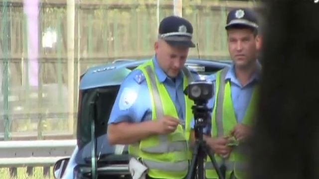 Сотрудники ГАИ ловят водителей на скорость. Киев. смотреть онлайн