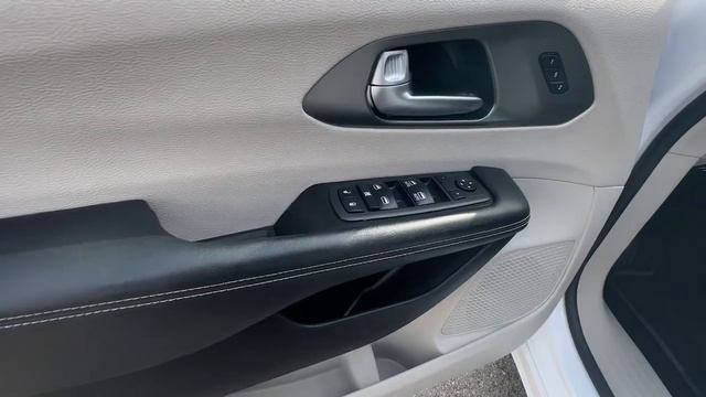 2022 Chrysler Pacifica Blackfoot, Collins, Groveland, Clarkson, Riverside, ID M2248 смотреть онлайн