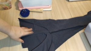 Как сшить трикотажные брюки на резинке для девочки.