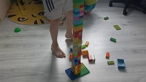 мы с братом построили высокое здание