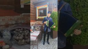 Авыл кое.Тальянда талантлы гармунчы Адель Залялиев.