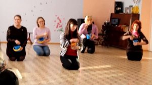 "Танец с ведерками" муз. и сл. А.Бобровой, вокал Ю.Селивёрстовой