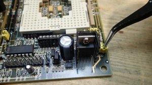 Let's repair the CPU power supply on a 486 mainboard