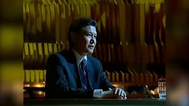 О встрече с инопланетянами рассказывает президент Республики Калмыкия Кирсан Илюмжинов (1997 г.) смотреть онлайн