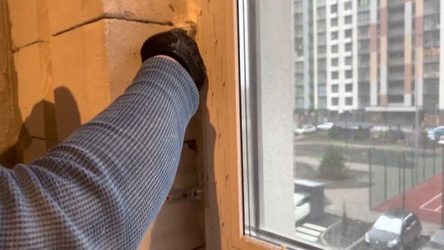 Как заделать щели и пену на окнах между рамой и стеной в квартире