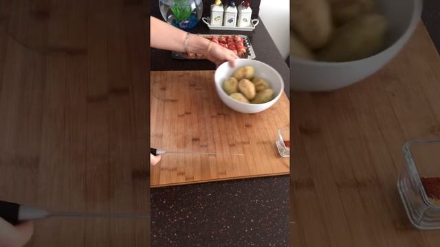 Куриный шашлык в духовке на шпажках с картофелем и овощами ?