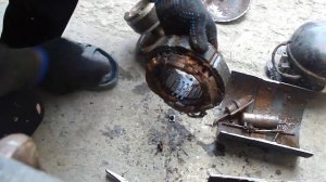 Как быстро разобрать компрессор от холодильника.How to disassemble the compressor from the fridge.