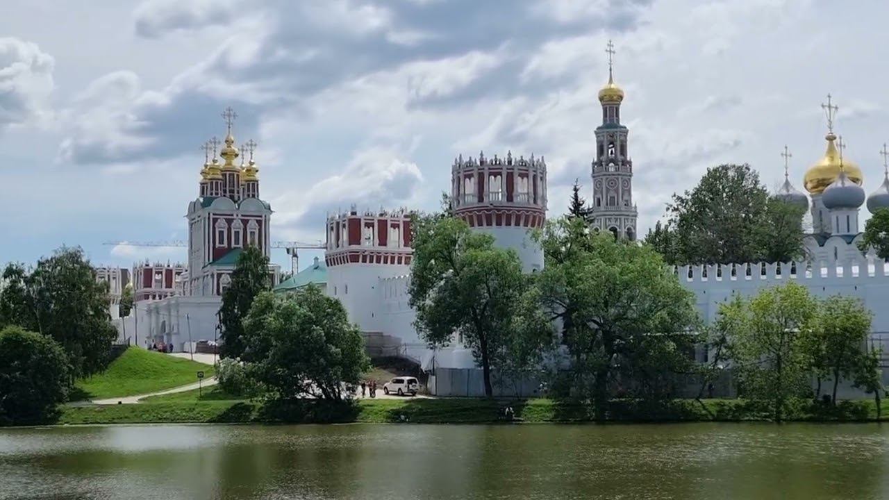 москва пруд Новодевичьего монастыря.