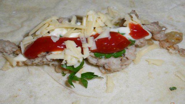 Хрустящий лаваш с мясной начинкой
