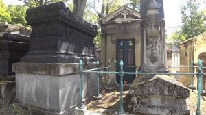 Père Lachaise Cemetery - Paris, France - Tour Guide