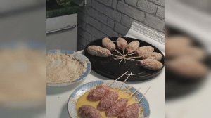 КОТЛЕТЫ с СЮРПРИЗОМ! ФАРШ- куриный,свиной НАЧИНКА -сыр (720p).mp4