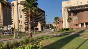UAE. Dubai. Deira. Дубай, гуляя по набережной в Дейре.