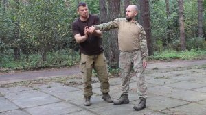 Защита от угрозы ножом. Принцип отъема ножа.