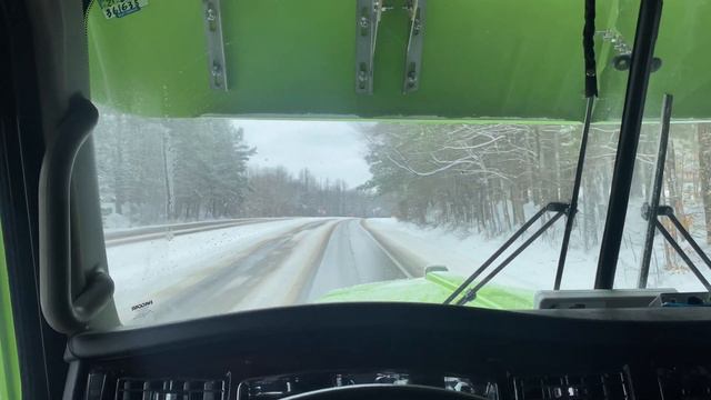 Тяжелый рейс, трак стапы не работают, везде снег и лёд, в некоторых штатах чрезвычайные ситуации! смотреть онлайн