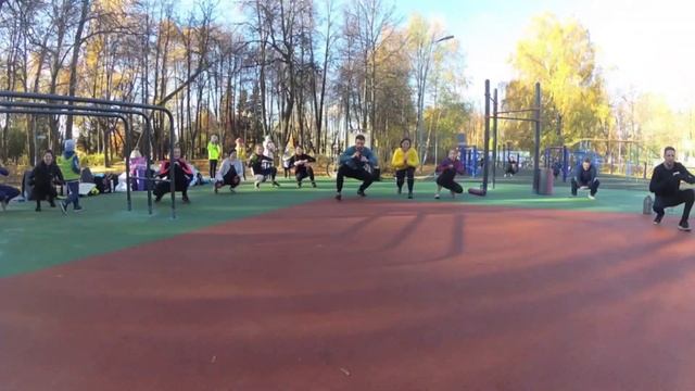 Тренировкам в Измайлово 3 года!!! Пончики, берпи и супермен. смотреть онлайн